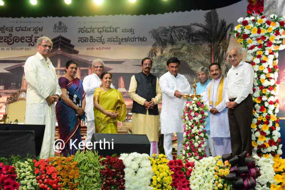 ಲಕ್ಷದೀಪೋತ್ಸವದಲ್ಲಿ ಶಿಕ್ಷಣ, ಜಾಗೃತಿಯ ಭಕ್ತಿ ಸಂದೇಶ ಶಿಕ್ಷಣ, ಮಾಹಿತಿ ಮತ್ತು ಜಾಗೃತಿಯೊಂದಿಗೆ ಭಕ್ತಿ ಮತ್ತು ಶರಣಾಗತಿ ಮೂಲಕ ದೇವರಿಗೆ ಕೃತಜ್ಞತೆ ಸಲ್ಲಿಸುವ ಉತ್ಸವವಾಗಿದೆ: ಡಾ,ಕೆ.ಸುಧಾಕರ್