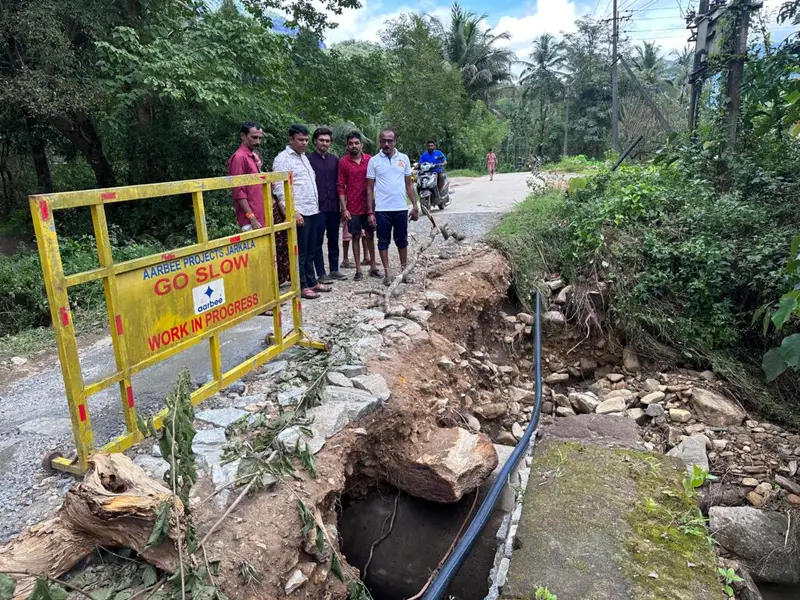 ಮಿತ್ತಬಾಗಿಲು ಕಡಿರುದ್ಯಾವರ ಗ್ರಾಮದ ನೆರೆ ಪೀಡಿತ ಪ್ರದೇಶಗಳಿಗೆ ಶಾಸಕ ಹರೀಶ್ ಪೂಂಜಾ ಭೇಟಿ