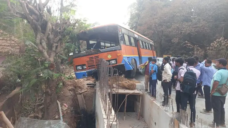 ಬೆಳ್ತಂಗಡಿಯ ಸೋಮಂತ್ತಡ್ಕದಲ್ಲಿ ಬಸ್ ಅಫಘಾತ ಪ್ರಯಾಣಿಕರು ಪಾರು