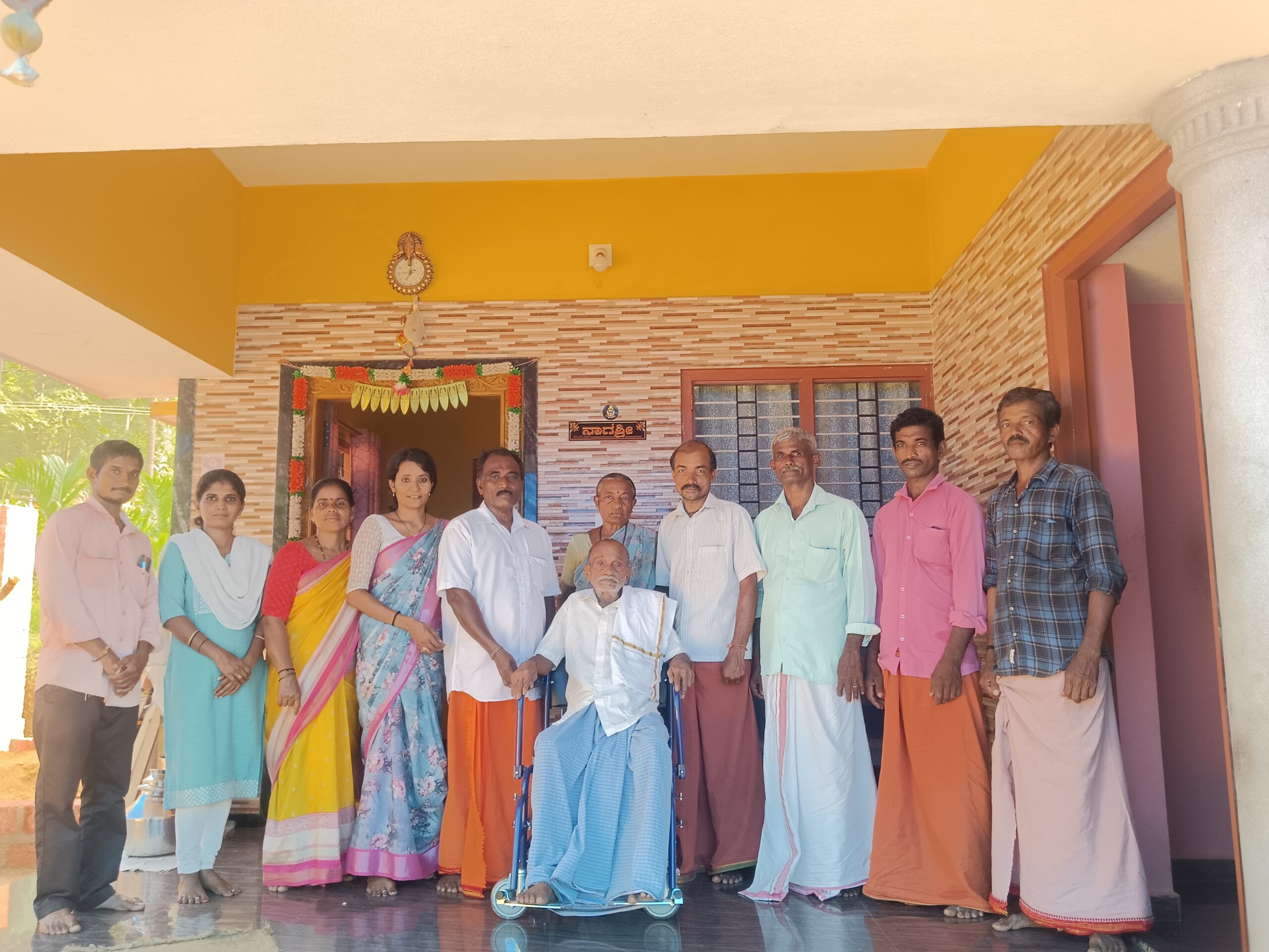 ಶ್ರೀ ಕ್ಷೇತ್ರ ಧರ್ಮಸ್ಥಳ ಗ್ರಾಮಾಭಿವೃದ್ಧಿ ಯೋಜನೆಯ ವತಿಯಿಂದ  ಕಮೋಡಾ ವೀಲ್ ಚೇರ್ ವಿತರಣೆ