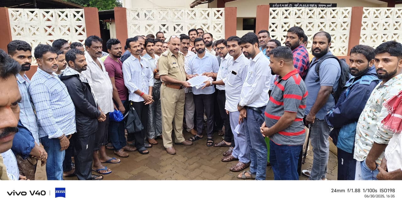ಕಟ್ಟಡ ಟೆಂಡರ್ ನಲ್ಲಿ ಆಗುತ್ತಿರುವ ಭ್ರಷ್ಟಾಚಾರ ಹಾಗೂ ಕಟ್ಟಡ ನಿರ್ಮಾಣ ಕಾರ್ಮಿಕರಿಗೆ ಮರಳು, ಕೆಂಪುಕಲ್ಲು ಪೂರೈಕೆಯಲ್ಲಿ ಉಂಟಾದ ತೊಡಕುಗಳ ಕುರಿತು ಭಾರತೀಯ ಮಜ್ದೂರ್ ಸಂಘದ ವತಿಯಿಂದ ಸಮಾಲೋಚನಾ ಸಭೆ ಹಾಗೂ ಮನವಿ ಸಲ್ಲಿಕೆ
