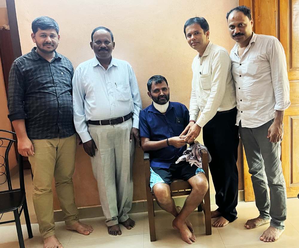 ಅಪಘಾತಕ್ಕೊಳಗಾಗಿ ಶುಶ್ರೂಷೆಯಲ್ಲಿರುವ ವ್ಯಕ್ತಿಗೆ ತಾಲೂಕು ಪ್ರಿಂಟರ್ಸ್ ಅಶೋಸಿಯೇಶನ್ ವತಿಯಿಂದ ತುರ್ತು ಆರ್ಥಿಕ ನೆರವು