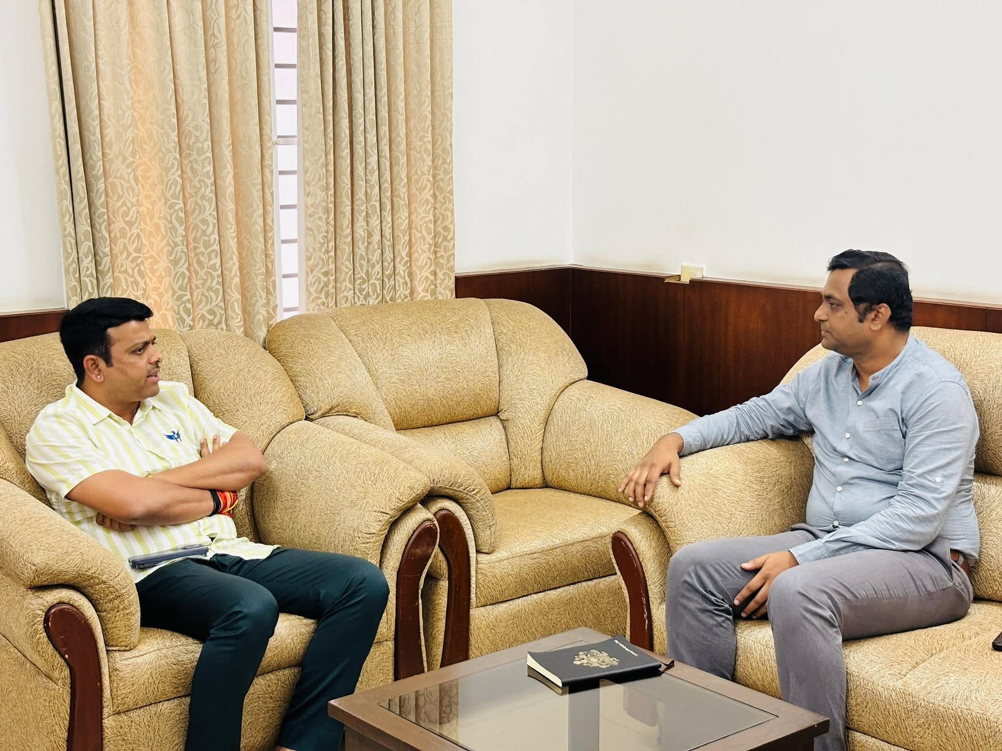 ಬೆಳ್ತಂಗಡಿ ಶಾಸಕ ಹರೀಶ್ ಪೂಂಜ ಜಿಲ್ಲಾ ಅರಣ್ಯ ಸಂರಕ್ಷಣಾಧಿಕಾರಿಯವರನ್ನು ಭೇಟಿಮಾಡಿ ಅರಣ್ಯ ಇಲಾಖೆಯಿಂದ ಆಗಬೇಕಾದ ಹಲವು ಕಾರ್ಯಗಳ ಬಗ್ಗೆ ವಿಸ್ತೃತ ಚರ್ಚೆ