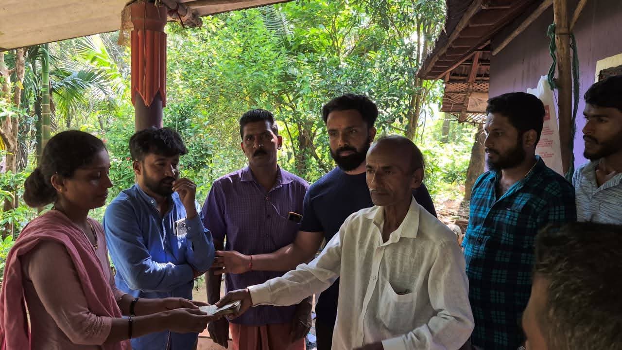 ಅಗ್ನಿ ಅವಘಡದಿಂದ ಮನೆ ಸುಟ್ಟ ಪ್ರಕರಣ ಕಿರಣ್ ಚಂದ್ರ ಡಿ ಪುಷ್ಪಗಿರಿಯವರಿಂದ ತುರ್ತು ಸ್ಪಂದನೆ