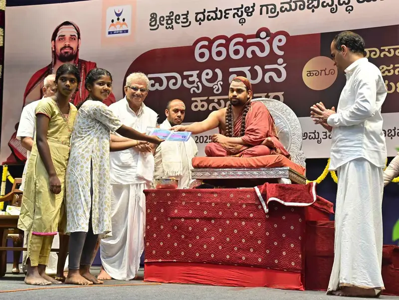 ಶ್ರದ್ಧಾ ಭಕ್ತಿಯಿಂದ ಭಗವಂತನ ಆರಾಧನೆಯೊಂದಿಗೆ ಸಾಧ್ಯವಾದಷ್ಟು ಪರೋಪಕಾರ ಹಾಗೂ ಇತರರ ಸೇವೆ ಮಾಡಿದಾಗ ದೇವರು ಸಂತೃಪ್ತರಾಗಿ ನಮ್ಮನ್ನು ಅನುಗ್ರಹಿಸುತ್ತಾರೆ.