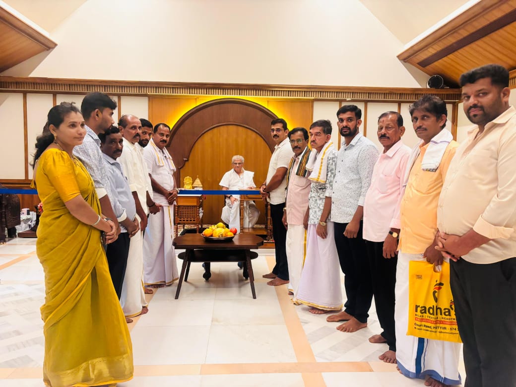 ಕಾರಿಂಜ ಶ್ರೀ ವನಶಾಸ್ತರ, ಶ್ರೀ ವೀರಭದ್ರಸ್ವಾಮಿ ದೇವಸ್ಥಾನ ಜೀರ್ಣೋದ್ದಾರ ಸಮಿತಿಯ ವತಿಯಂದ ಧರ್ಮಸ್ಥಳ ಧರ್ಮಾಧಿಕಾರಿ ಡಾ. ಡಿ  ವೀರೇಂದ್ರ ಹೆಗ್ಗಡೆಯವರ ಭೇಟಿ