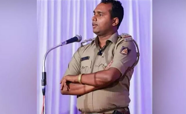 ಪರಾರಿಯಾಗಲು ಯತ್ನಿಸಿದ ಆರೋಪಿಯನ್ನು ಸಿನಿಮೀಯ ರೀತಿಯಲ್ಲಿ ಸೆರೆ ಹಿಡಿದ ಮೂಡುಬಿದಿರೆ ಇನ್ಸ್ಪೆಕ್ಟರ್ ಸಂದೇಶ್ ಪಿ.ಜಿ