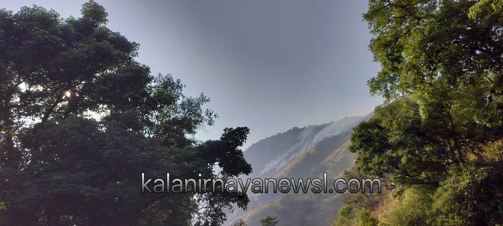 ಚಾರ್ಮಾಡಿ ಘಾಟಿಯ ತುತ್ತ ತುದಿಯಲ್ಲಿ ಕಾಣಿಸಿಕೊಂಡ ಬೆಂಕಿ ಇದು ಆಕಸ್ಮಿಕವೋ‼️ ಅಥವಾ ದುಷ್ಟರ ಕೃತ್ಯವೋ⁉️