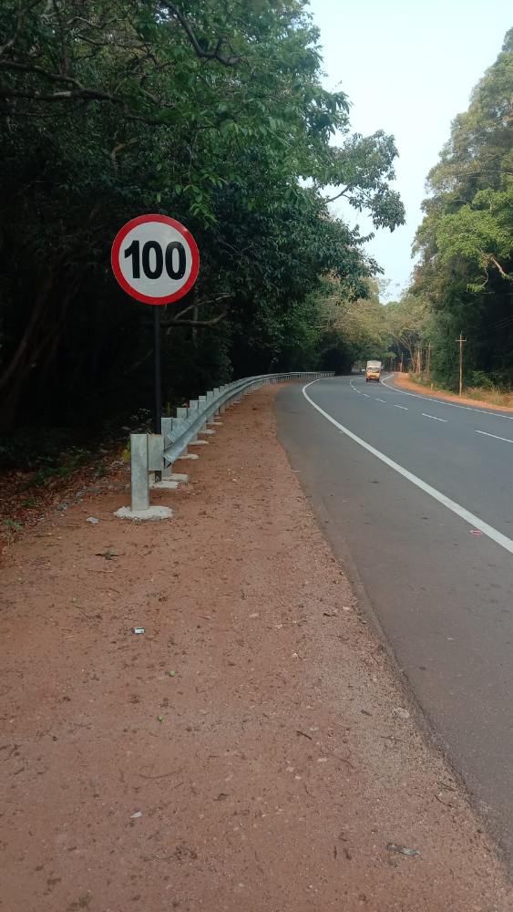 ಅಂಕುಡೊಂಕು ರಸ್ತೆಗಳಲ್ಲಿ ಕಾಮಗಾರಿ ಮುನ್ನವೇ 100 ವೇಗ ಮಿತಿ ಫಲಕ: ಚಾರ್ಮಾಡಿ ರಸ್ತೆಯಲ್ಲಿ ಸಾರ್ವಜನಿಕರ ಆತಂಕ