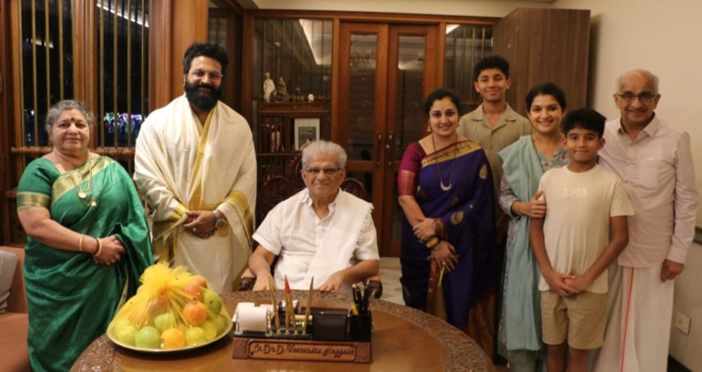 ಡಿವೈನ್ಸ್ಟಾರ್ ರಿಷಬ್ ಶೆಟ್ಟಿ ಕುಟುಂಬಸ್ಥರ ಜೊತೆಗೆ ಶ್ರೀ ಕ್ಷೇತ್ರ ಧರ್ಮಸ್ಥಳಕ್ಕೆ ಭೇಟಿ