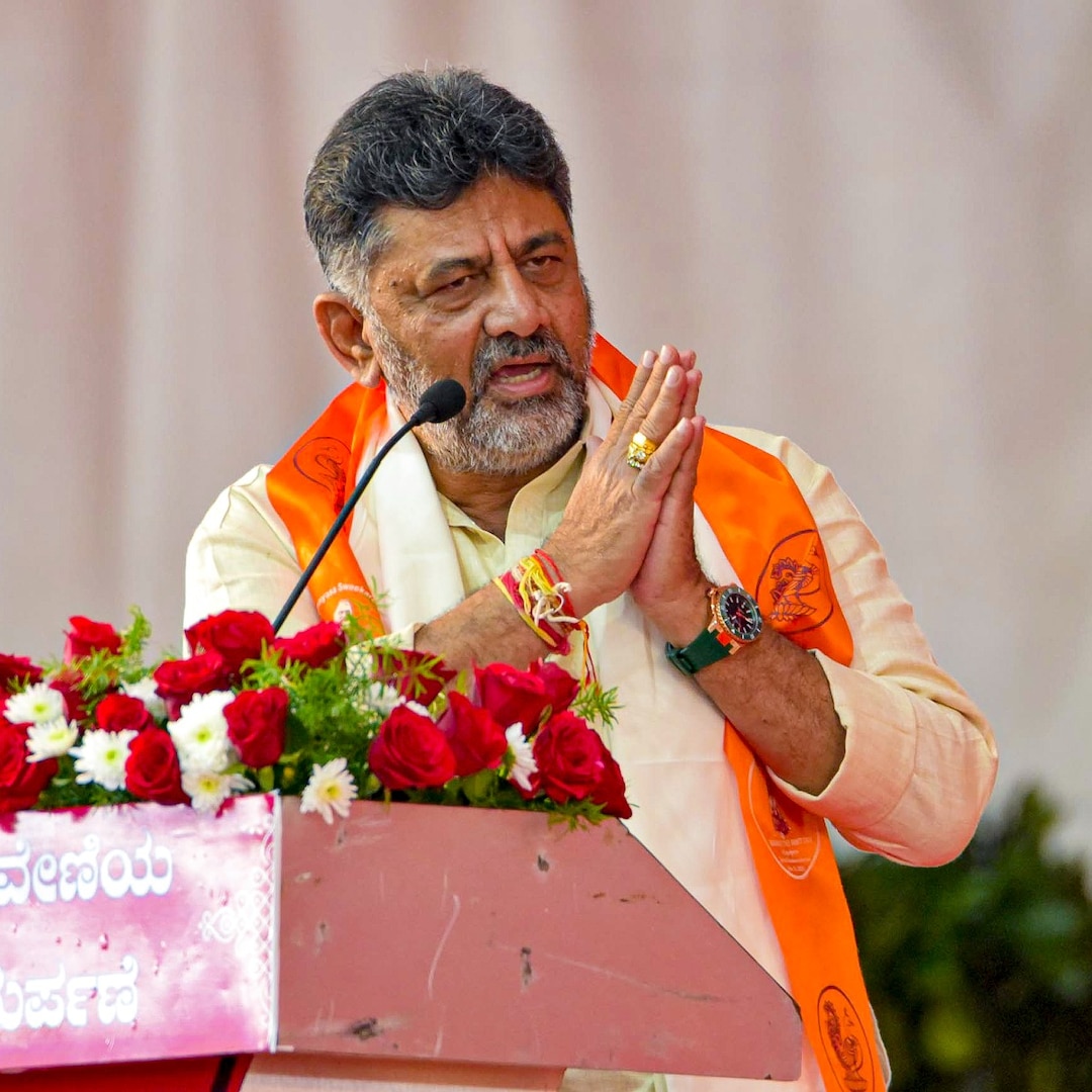 ಕರ್ನಾಟಕಕ್ಕೆ ಹೊಸ ಮುಖ್ಯಮಂತ್ರಿ: ಡಿ.ಕೆ. ಶಿವಕುಮಾರ್‌ಗೆ ರಾಜ್ಯಪಾಲರಿಂದ ಆಹ್ವಾನ