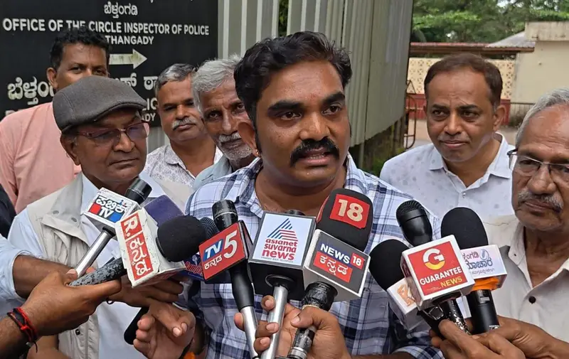 ಬೆಳ್ತಂಗಡಿ: ಎಸ್ಐಟಿ ಕಚೇರಿಗೆ ಹಾಜರಾದ ಗಿರೀಶ್ ಮಟ್ಟಣ್ಣವರ್, ಹಳೇಯ ಮೊಬೈಲ್ ವಶಕ್ಕೆ ಪಡೆದ ಎಸ್ಐಟಿ ತಂಡ!!!