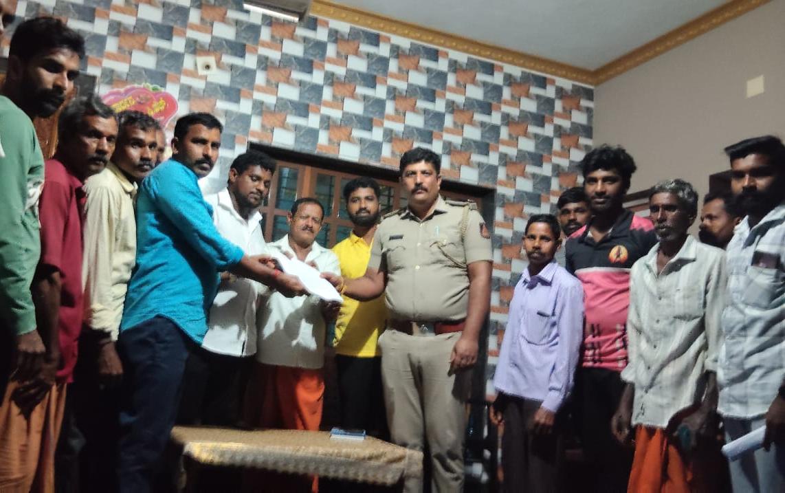 ಮಲೆಯಡ್ಕ ಹಾಟ್ ಮಿಕ್ಸ್ ಘಟಕ ವಿವಾದಕ್ಕೆ ಹೊಸ ತಿರುವು! ಅಧಿಕಾರಿಗಳ ಸರಣಿ ಭೇಟಿ; ಮಲೆಯಡ್ಕದಲ್ಲೇ ನಡೆಯಿತು ಎಸ್ಸಿ/ಎಸ್ಟಿ ಕುಂದು ಕೊರತೆಗಳ ಸಭೆ